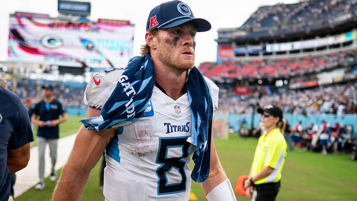 Will Levis walking off field