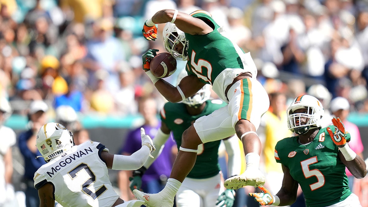 College football player charged with murder after Florida bar fight 4 Avantae Williams intercepts