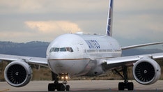 United Airlines planes in San Francisco clip wings