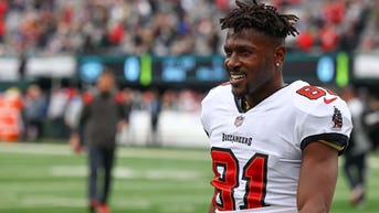 Ex-NFL star Antonio Brown involved in chaotic incident after Florida boxing event - Fox News