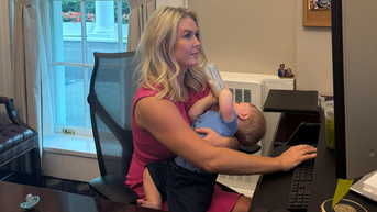 White House 'super mom' goes viral feeding baby while holding down the press room - Fox News