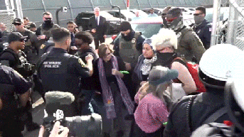 Second wave of chaos erupts outside ICE facility in wake of Dems' clash with security - Fox News