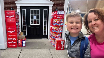 Boy orders 70,000 lollipops to his home using mom's phone: 'About fainted'