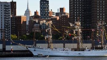 No distress calls made from Mexican Navy tall ship that crashed into Brooklyn Bridge, Mexico Navy chief says