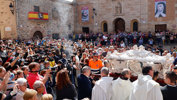 Rare glimpse: 440-year-old remains of Saint Teresa draw 100,000 pilgrims to Spain