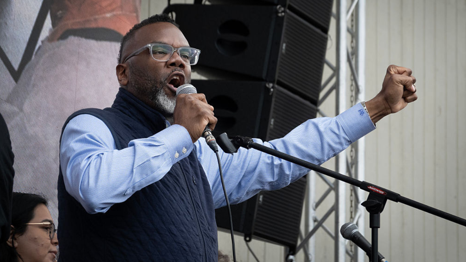 Chicago alderman slams mayor's hiring practices as 'giant leap in the wrong direction' amid DOJ probe