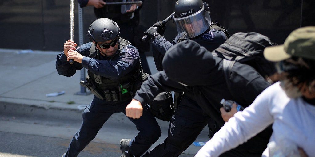 https://a57.foxnews.com/static.foxnews.com/foxnews.com/content/uploads/2025/06/1024/512/2025-06-08t233302z_1447473900_rc2myeaokhas_rtrmadp_3_usa-migration-protest-los-angeles.jpg?ve=1&tl=1