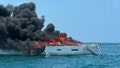 Un barco se incendia cerca de Cabo Cañaveral, los pasajeros se salvan - Fox News