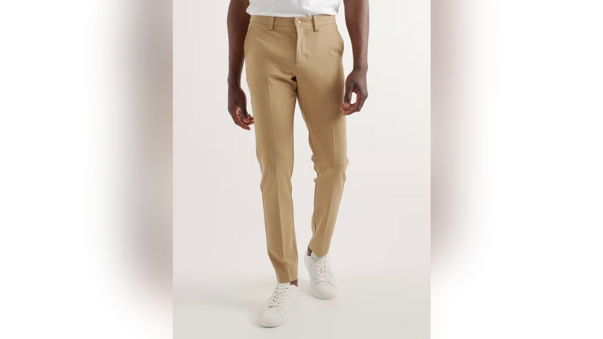 The ultimate blend of sharp style and sweatpant-level comfort. 