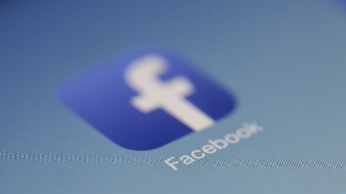 Close-up Facebook scam call that attempts to steal credit card information