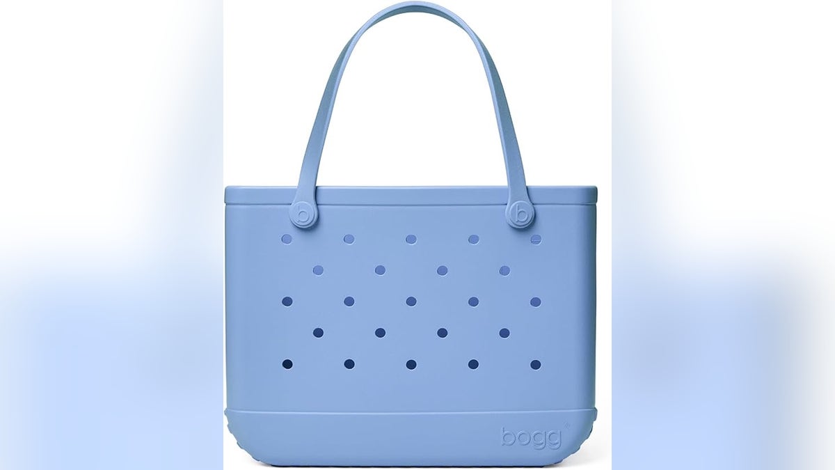 A classic beach hero, this structured bag has tip-proof design and waterproof material.
