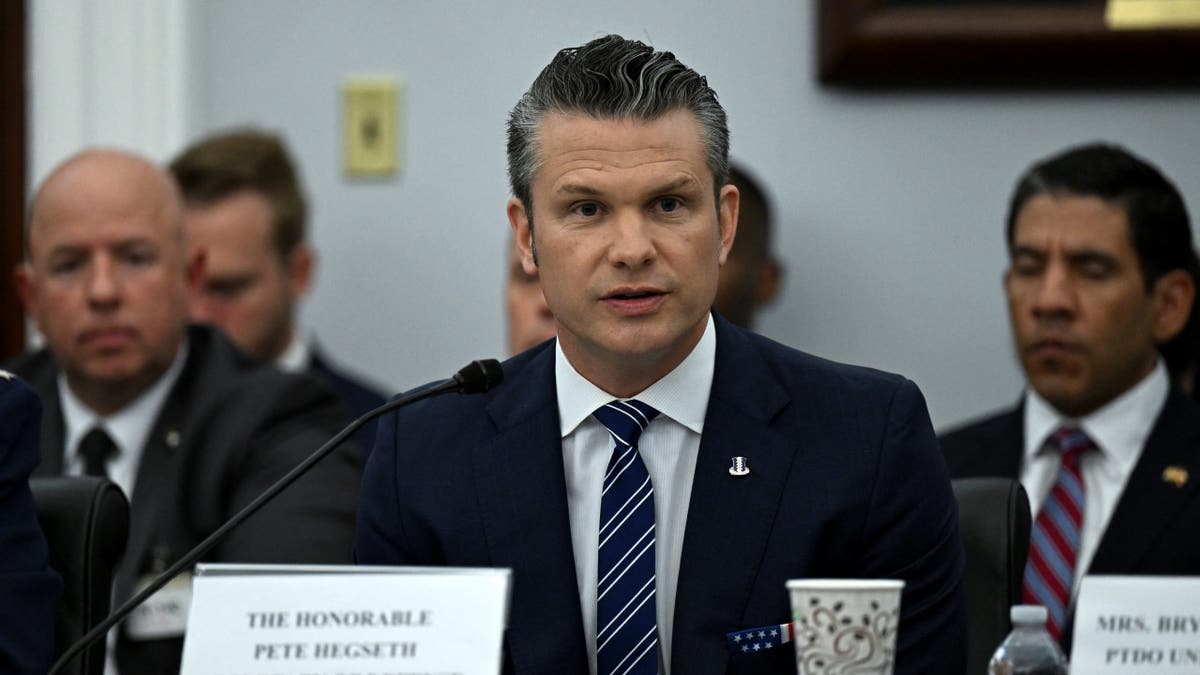 O ministro da Defesa dos EUA, Beit Higseth, participará de uma sessão supervisora do Comitê de Defesa na Câmara dos Deputados em Capitol Hill, em Washington, nos Estados Unidos, em 10 de junho de 2025.