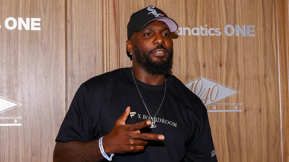 Dez Bryant poses on red carpet