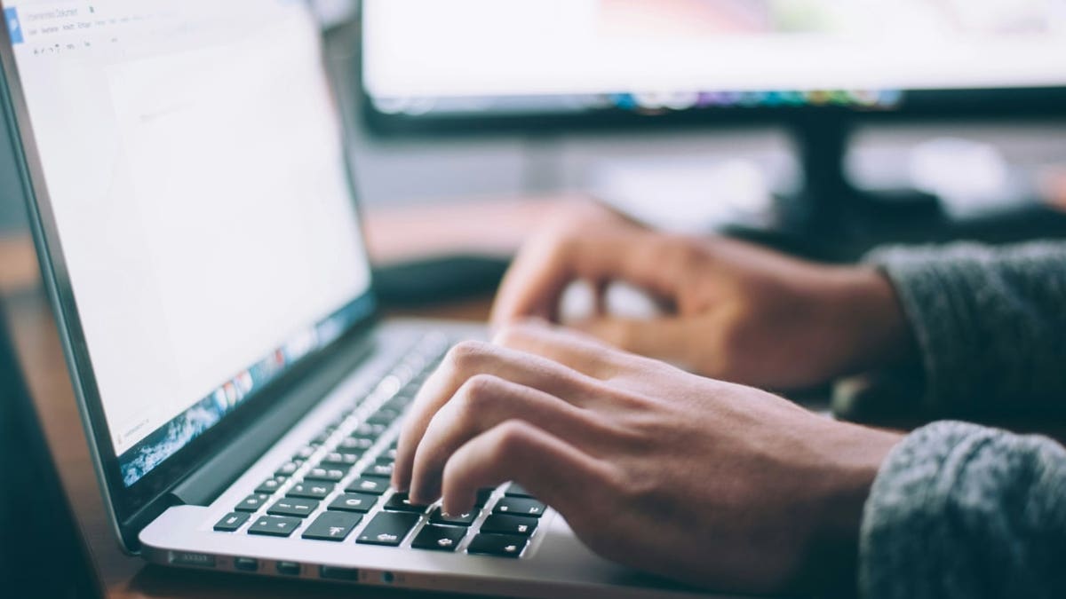 Spot fake online stores, avoid Facebook subscription scams