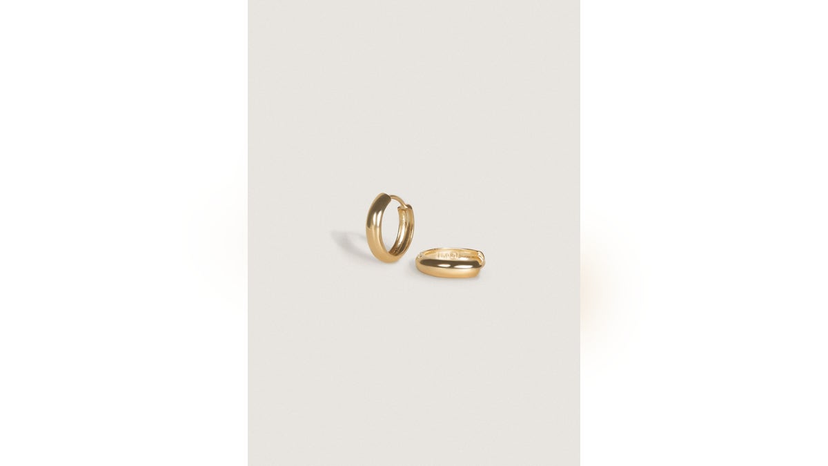 These classic huggie earrings are made in 14k solid gold.
