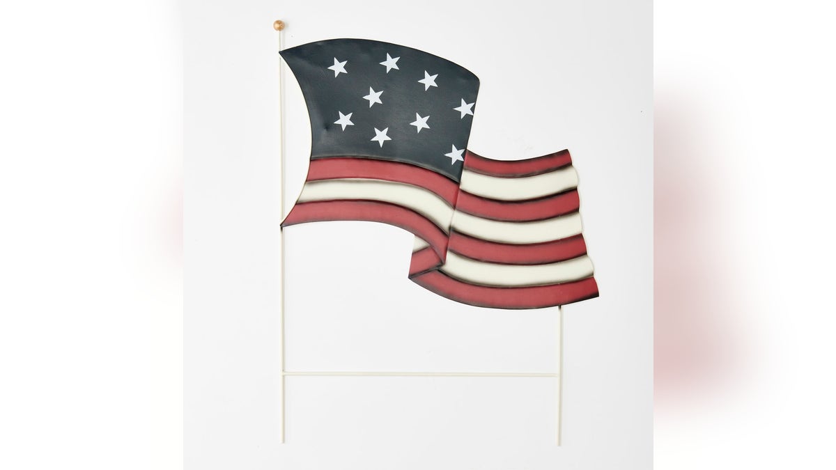 This yard stake adds a touch of Americana to your garden or yard.