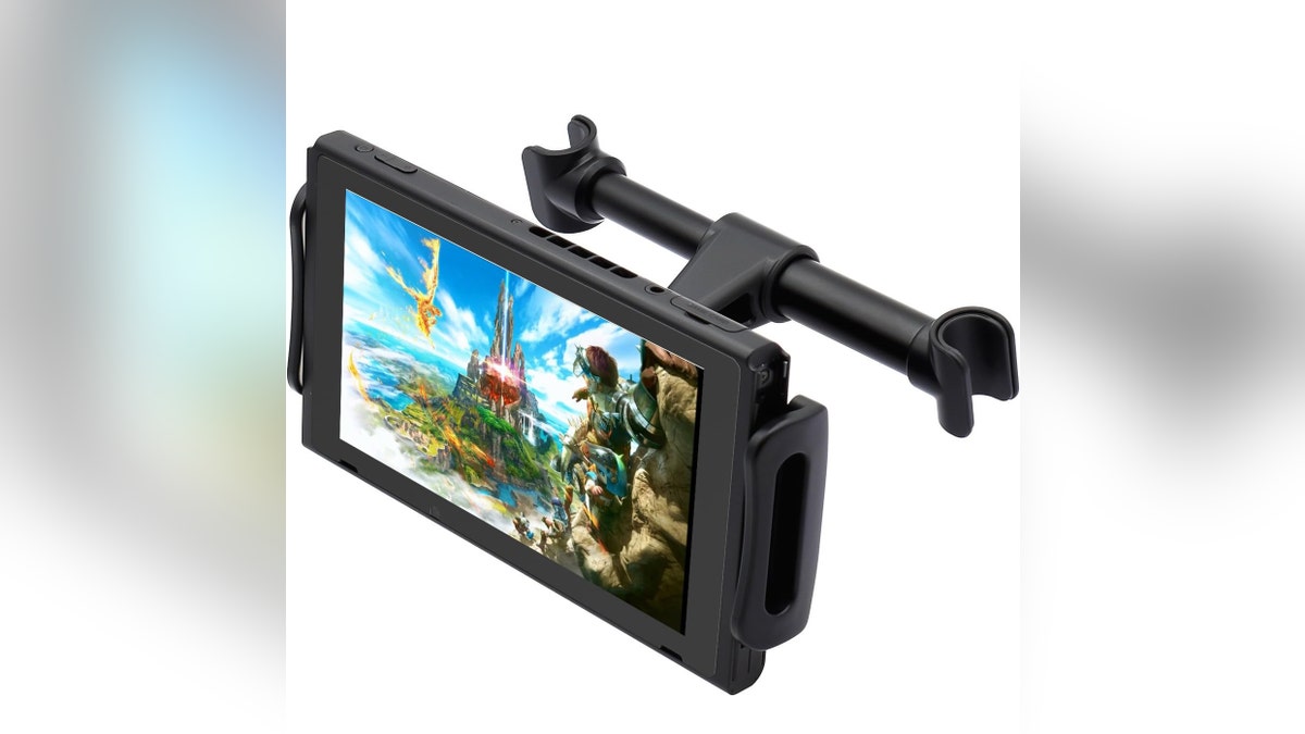 Give your kids the ability to play their Switch easier when they're in the car.?