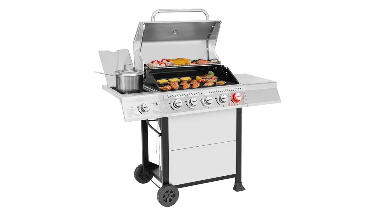 An affordable grill with some high-tech features. 