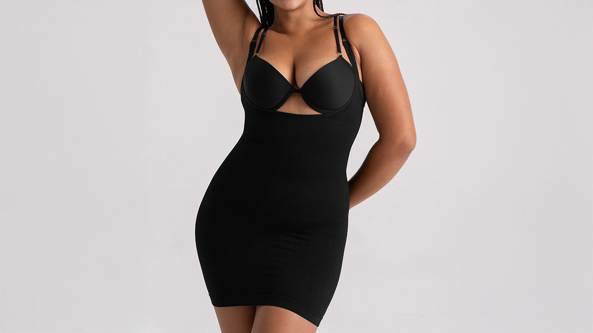 The open-bust plan  connected  this gaffe  formal  allows you to brace  it with immoderate  bra.