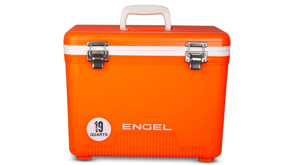Get a vintage-style cooler that can hold up to 32 cans.?