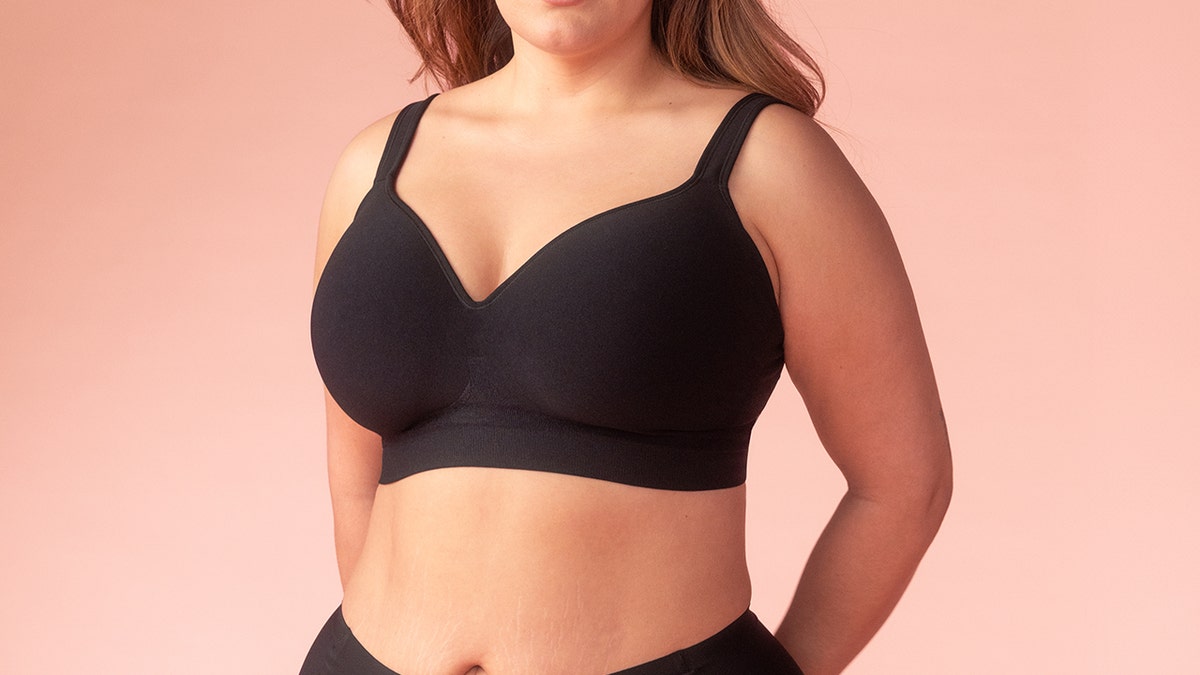 This Shapermint Essentials sweetheart wireless contour bra gives you backmost  and broadside  smoothing.