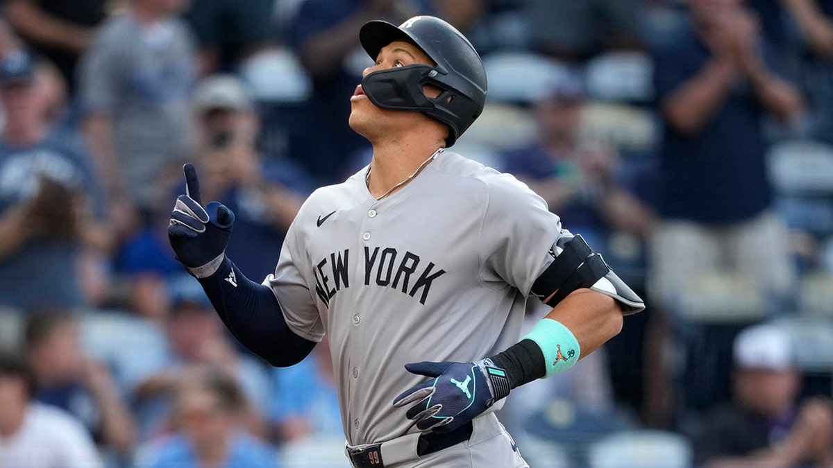 Aaron Judge celebrates home run