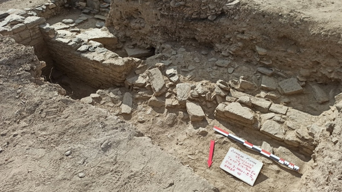 Excavation site of ruined workshop
