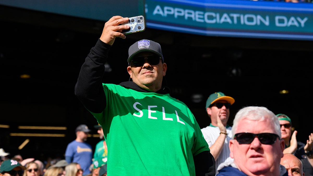 Athletics fan wears 'SELL' t-shirt