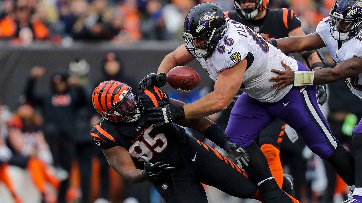 Ben Cleveland tackles player