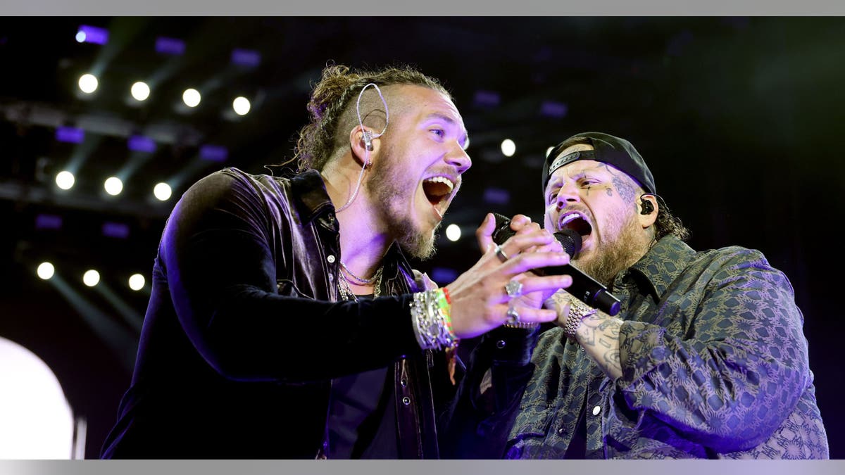 Brandon Lake singing with Jelly Roll