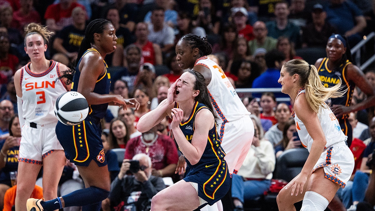 Caitlin Clark gets hit in the eye