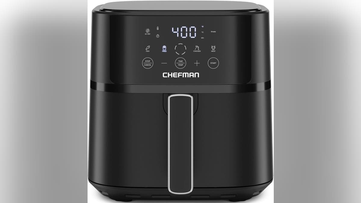 The digital touchscreen makes this fryer easy to use.