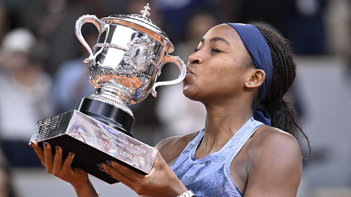 Coco Gauff holds the trophy