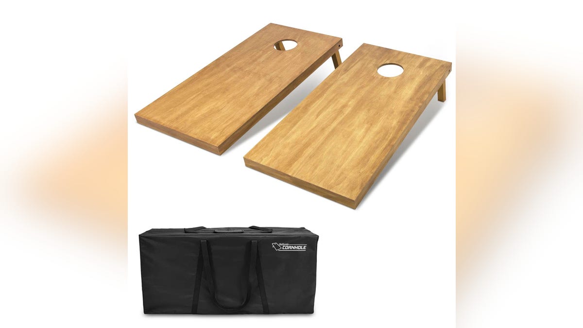 This set comes with two corn plates.