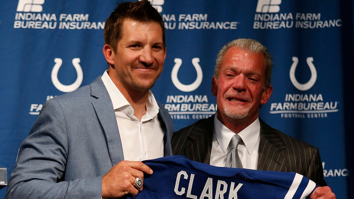 Dallas Clark dengan Jim Irsay