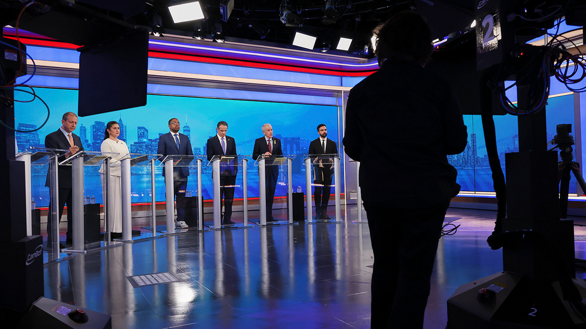 candidates on debate stage