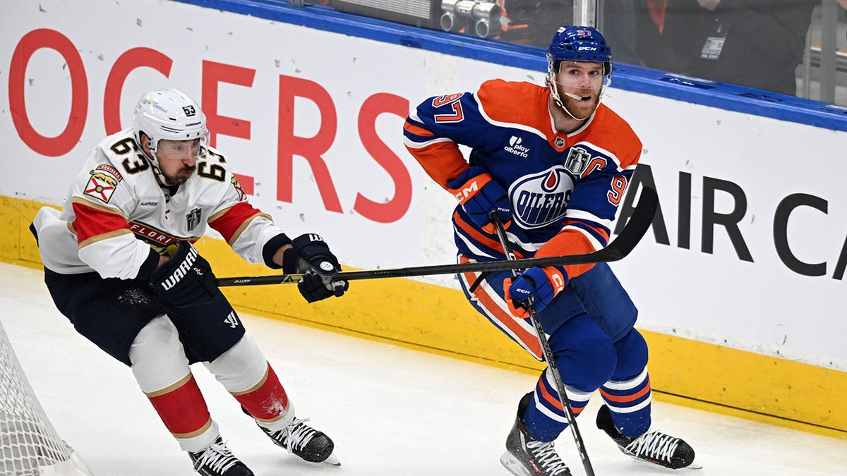 Wayne Gretzky anoints Oilers star Connor McDavid the next great one: 'He's the best player in hockey'  at george magazine