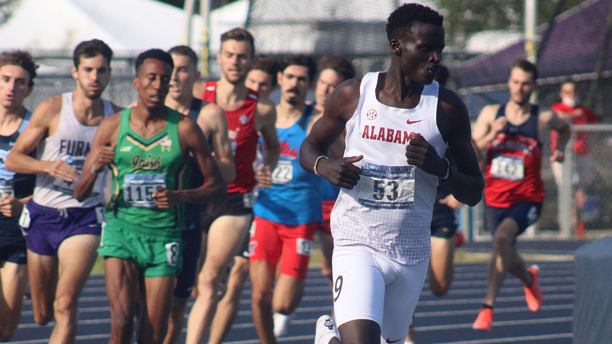 Eliud Kipsang leads the field