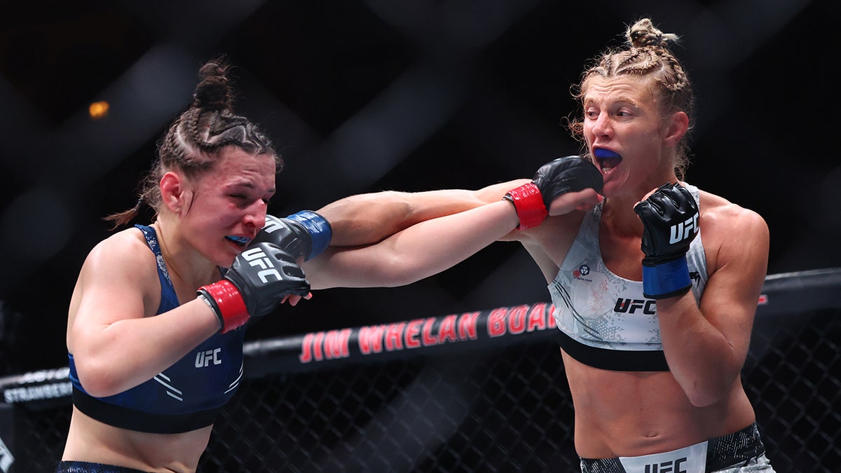 Erin Blancfield fights Manon Fiorott