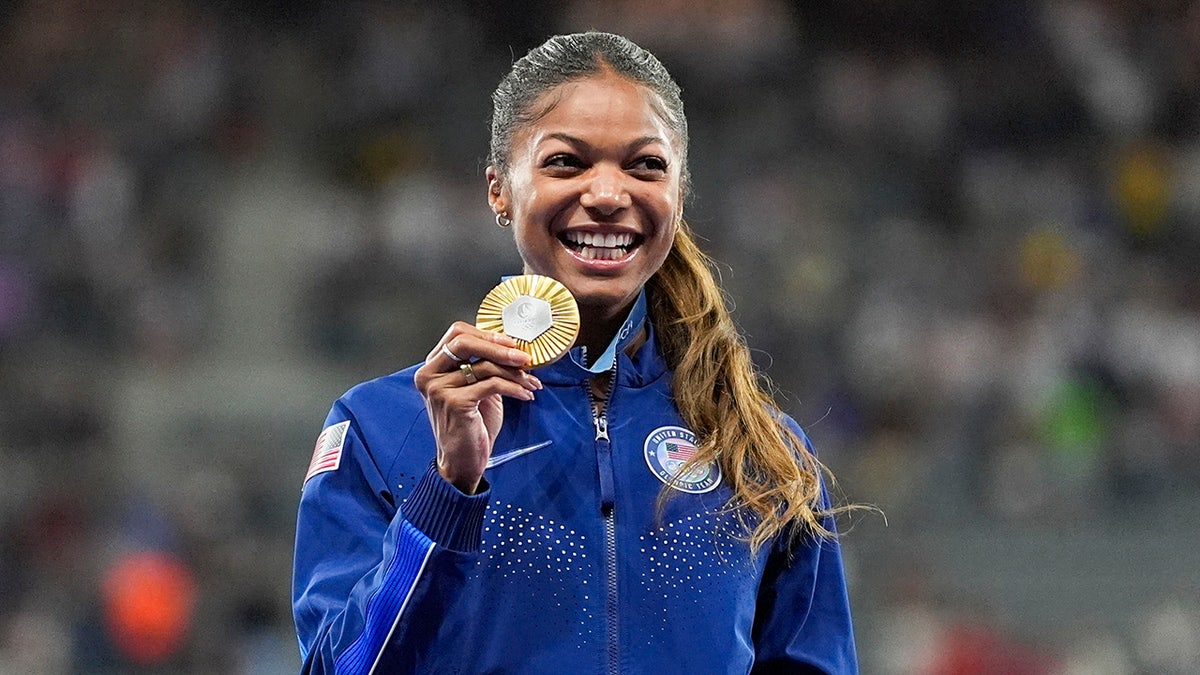 Gabby Thomas wins gold