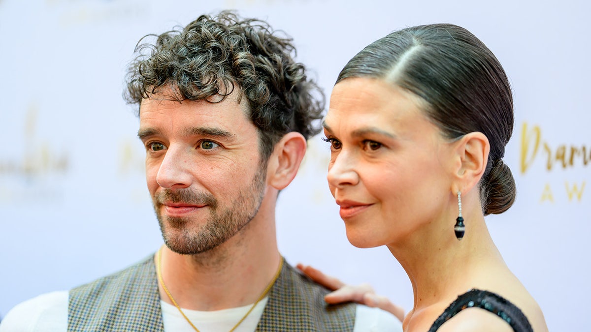Sutton Foster creates Michael Urie with Ali.