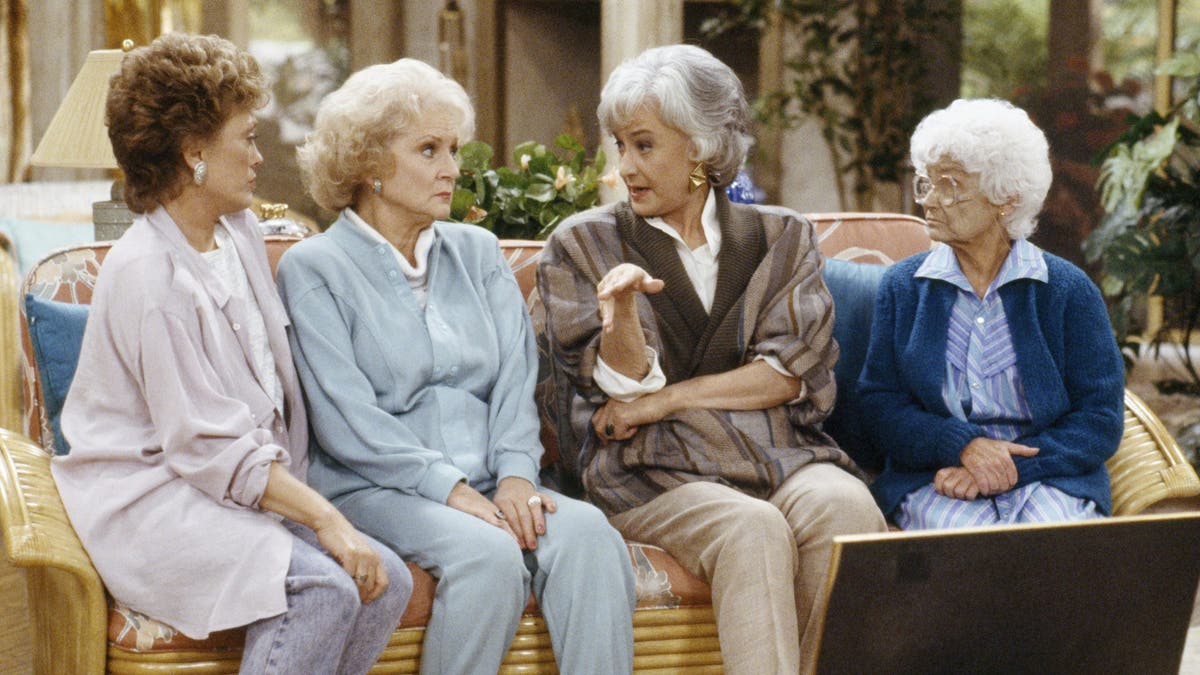 the cast of golden girls sitting on a couch during a scene