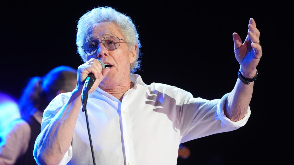 roger daltrey on stage