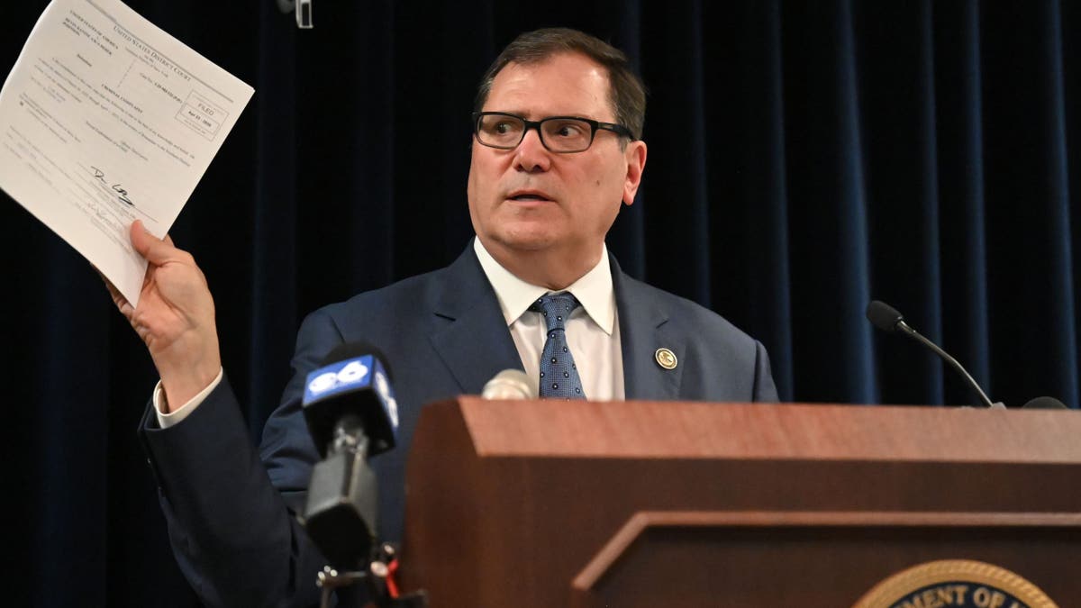 Top NY national lawyer John Sarcone III says he narrowly escaped a weapon onslaught by an forbidden migrant successful Albany and told 'Fox & Friends' that sanctuary policies are endangering lives.