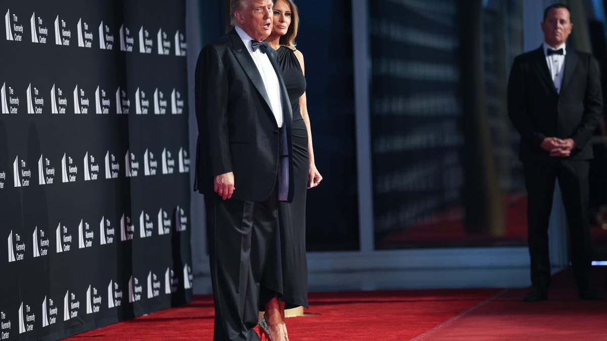 Trump and Flotus in the center of Kennedy