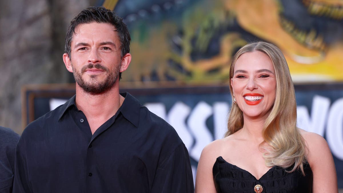 Jonathan Billy and Scarlett Johansson is a smile in the first show