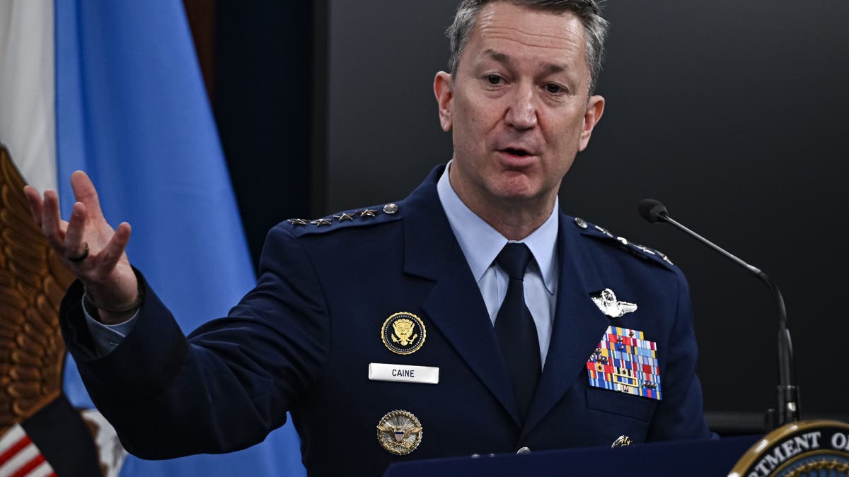 Washington DC, Estados Unidos - 2 de junho de junho: O secretário de Defesa dos EUA, Pete Hegsheth, e a Pentagon Press Briefing nos Estados Unidos 21 de junho, 21 de junho, Chefes de Estado -Maior Conjuntos nos Estados Unidos em junho de 2021.