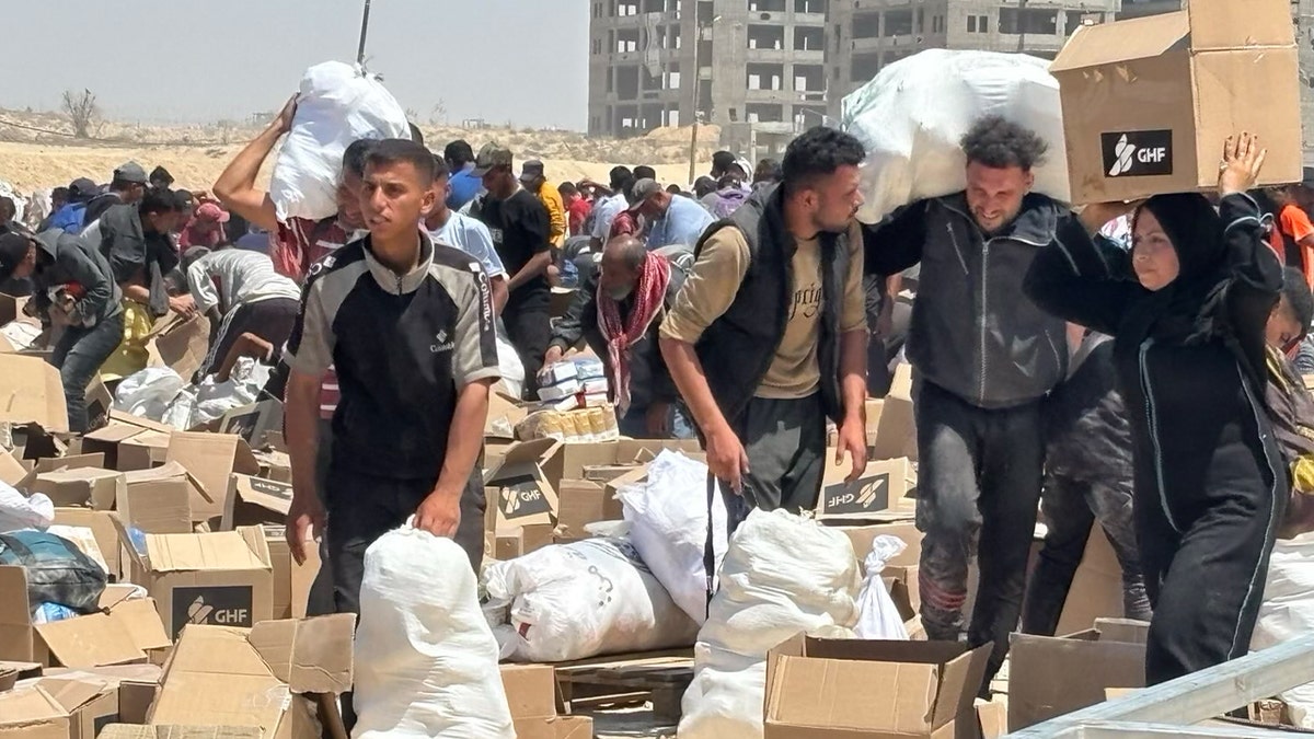 Palestinians get aid