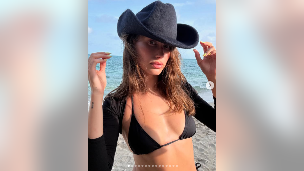 Hailey Bieber bikini