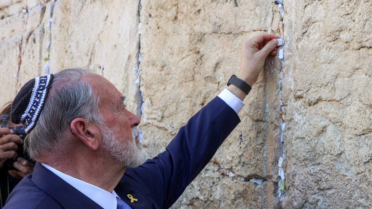 Huckabee-Western-Wall